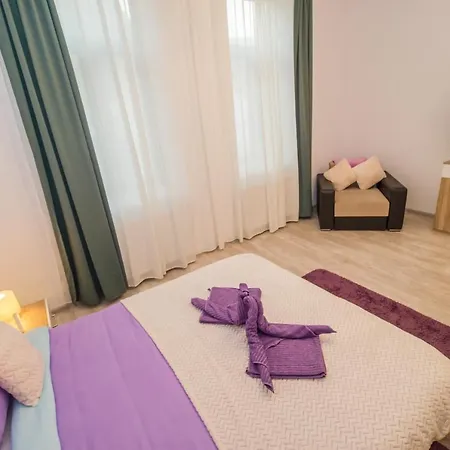 Lavender House Apartment *